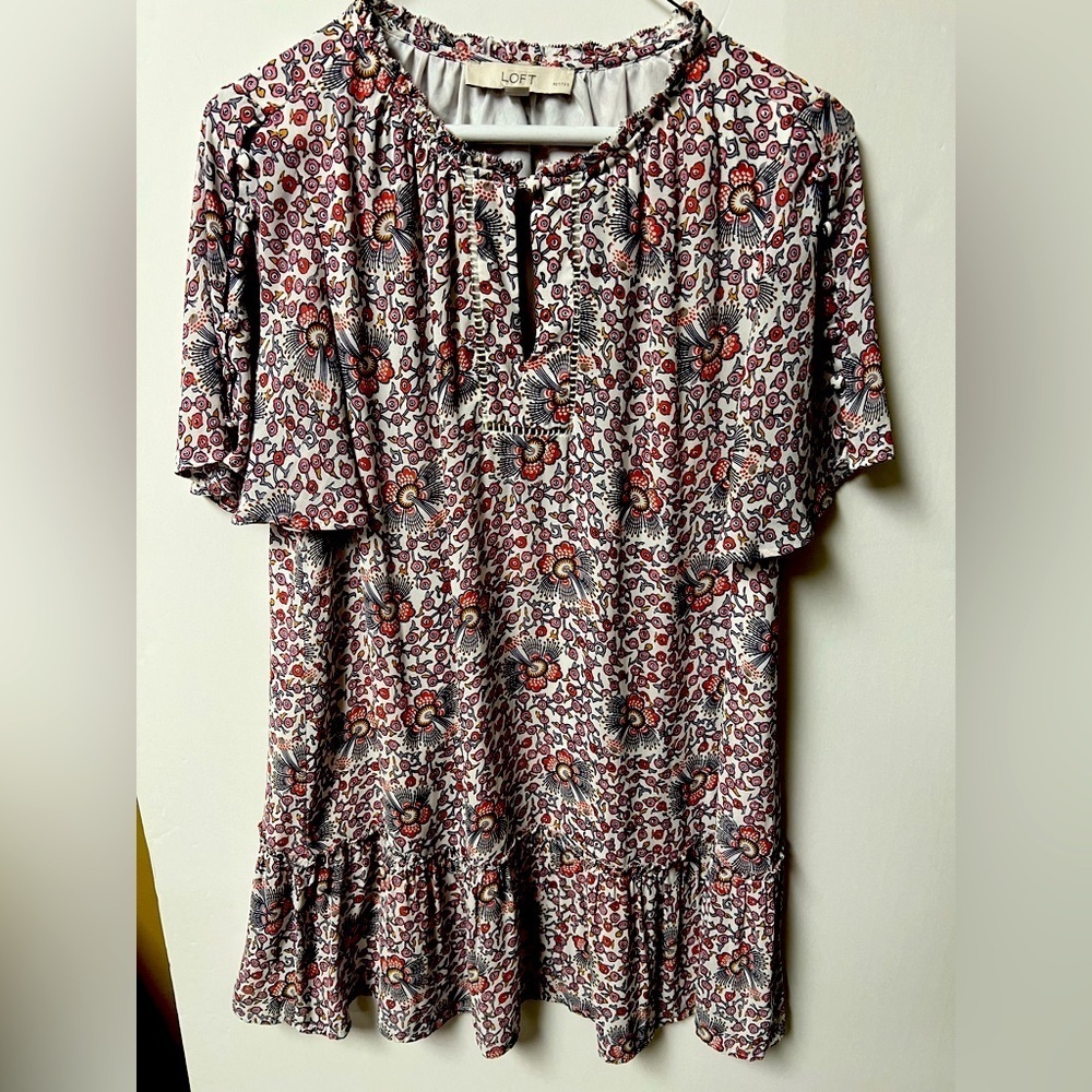 LOFT Black and Pink Flutter Sleeve, Ruffles around neck Lined Dress. Size SP